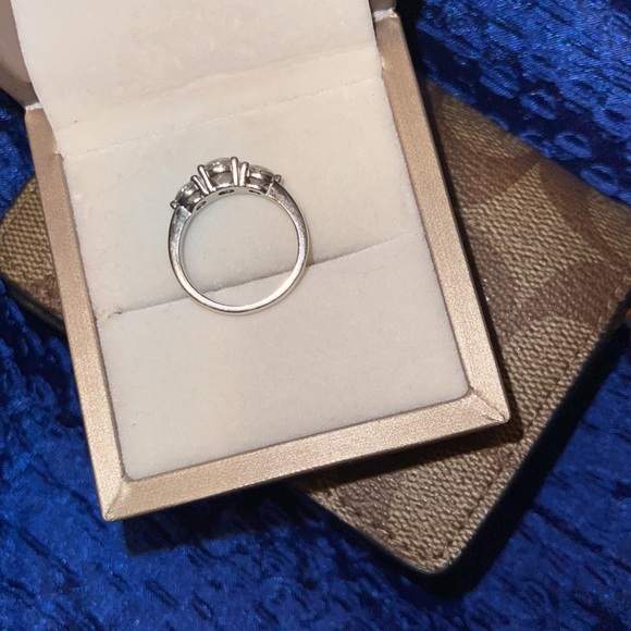 Moissanite ring. S925 band. - Picture 3 of 4